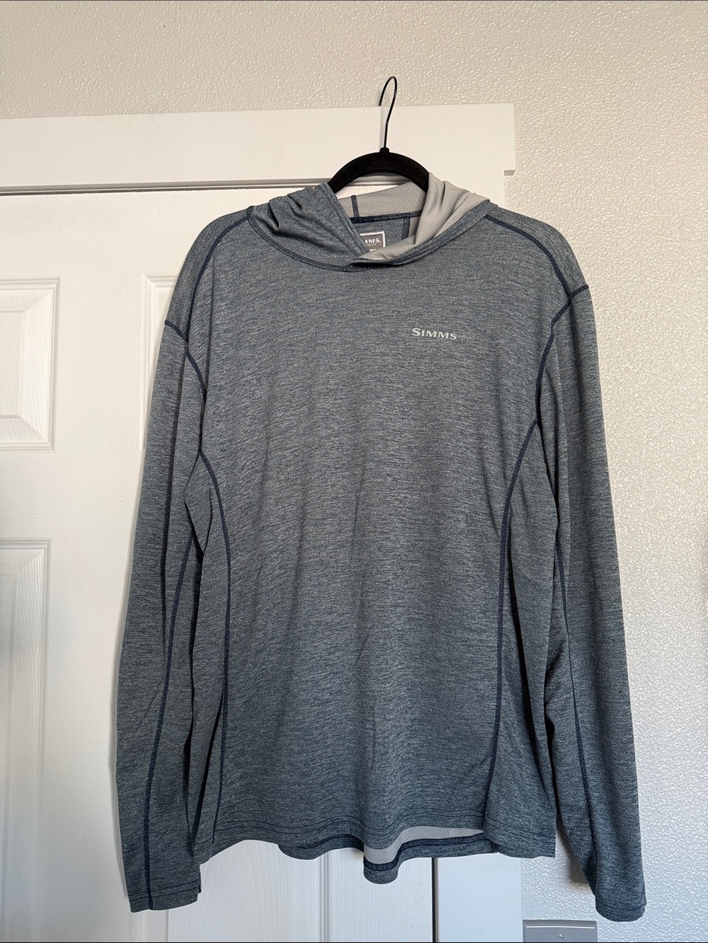 Simms Men’s Hooded Performance Top size M bluish color